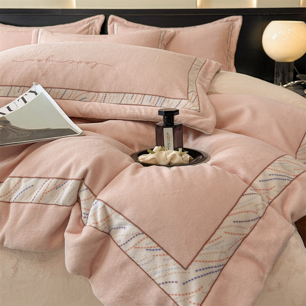 91家纺网 家纺一手货源 找家纺 星座家纺 2025新款轻奢牛奶绒四件套-极简系列 蜜桃粉