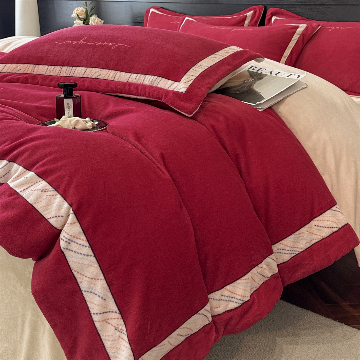 91家纺网 家纺一手货源 找家纺 星座家纺 2025新款轻奢牛奶绒四件套-极简系列 朱砂红