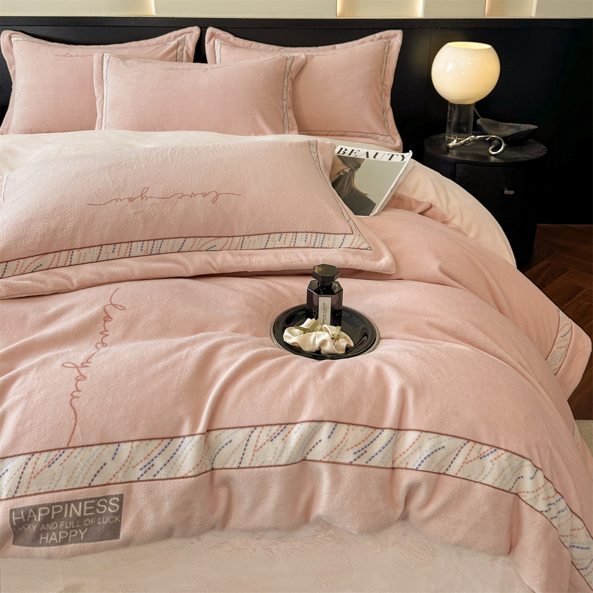 91家纺网 家纺一手货源 找家纺 星座家纺 2025新款轻奢牛奶绒四件套-极简系列 蜜桃粉