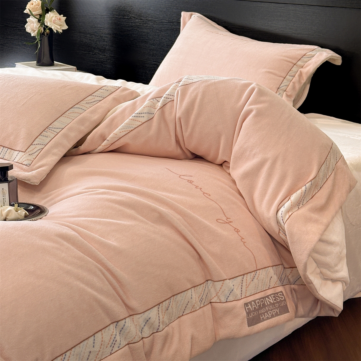 91家纺网 家纺一手货源 找家纺 星座家纺 2025新款轻奢牛奶绒四件套-极简系列 蜜桃粉