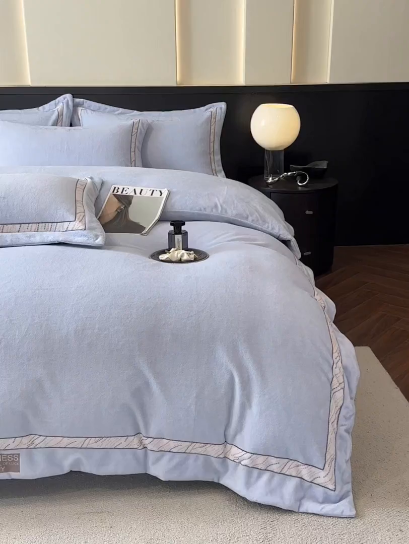 91家纺网 家纺一手货源 找家纺 星座家纺 2025新款轻奢牛奶绒四件套-极简系列 冰雾蓝