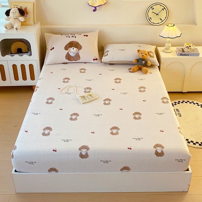 91家纺网 家纺一手货源 找家纺 葡萄家 2025年新款牛奶绒印花单床笠萌系卡通床笠款 比熊