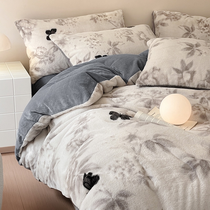 91家纺网 家纺一手货源 找家纺 安哆啦家纺 2025新款高克重兔毛绒印花牛奶绒四件套 有蝶