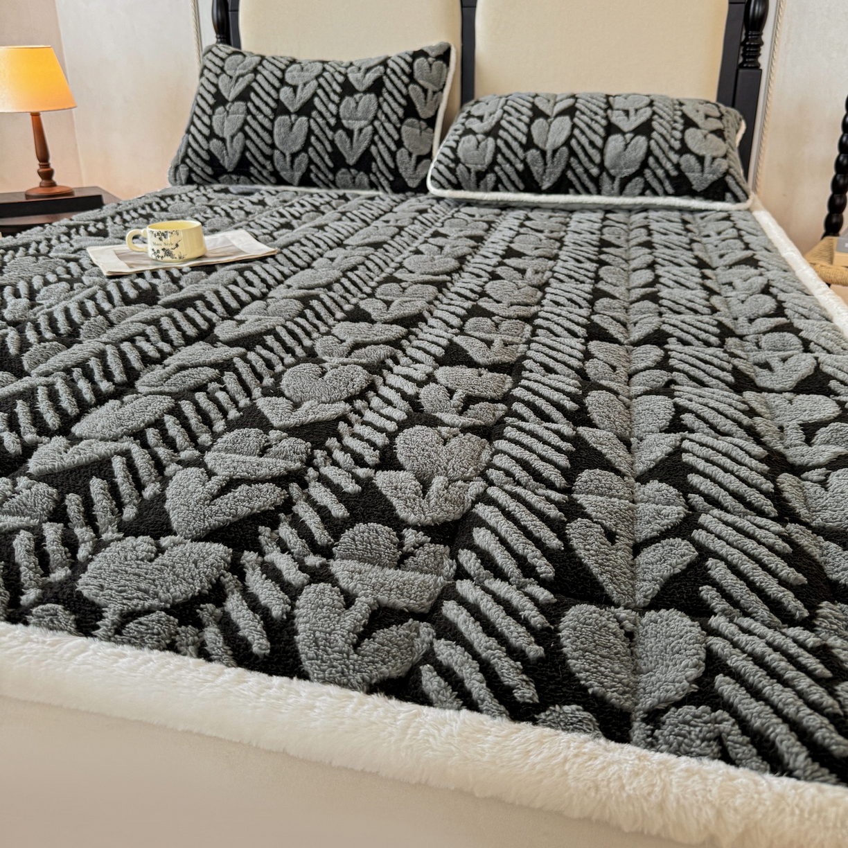 91家纺网 家纺一手货源 找家纺 LIFE.丽芙 2025秋冬新款色纱提花舒棉绒加厚夹棉床垫床护垫单件简约床褥床垫子三件套 郁金香-灰色