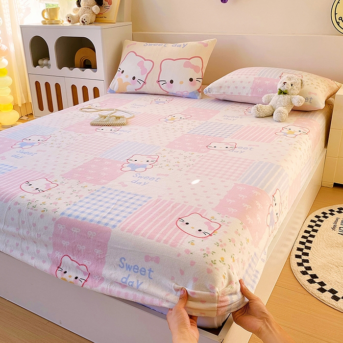 91家纺网 家纺一手货源 找家纺 葡萄家 2025年新款牛奶绒印花单床笠萌系卡通床笠款 布丁猫