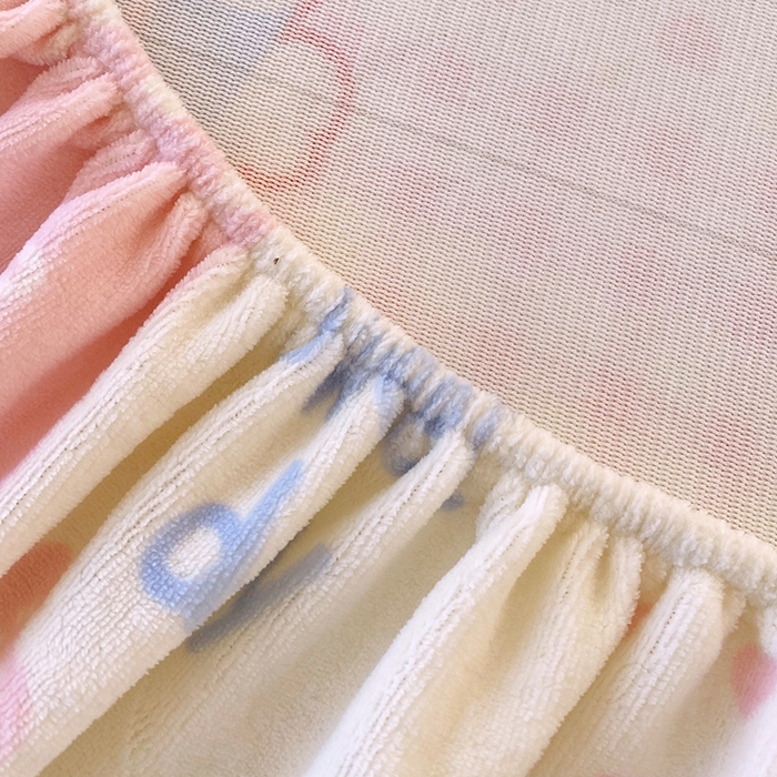 91家纺网 家纺一手货源 找家纺 葡萄家 2025年新款牛奶绒印花单床笠萌系卡通床笠款 布丁猫