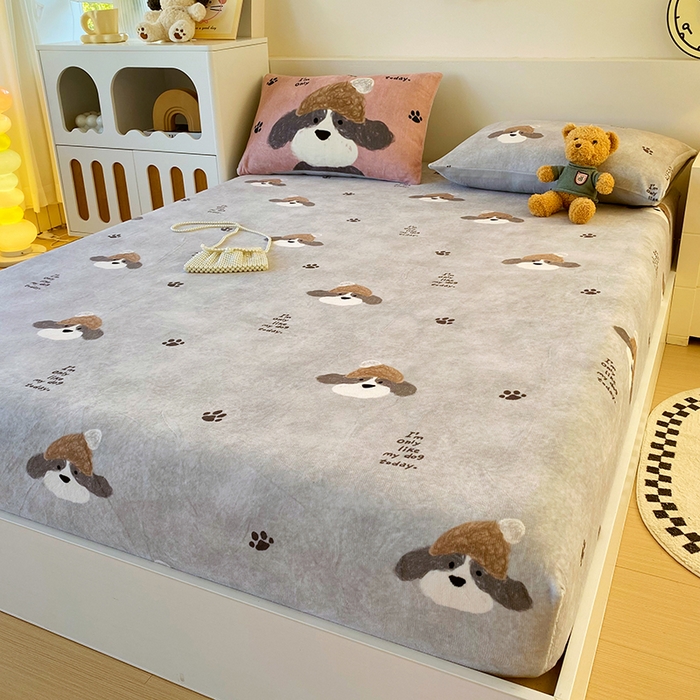 91家纺网 家纺一手货源 找家纺 葡萄家 2025年新款牛奶绒印花单床笠萌系卡通床笠款 冬日狗