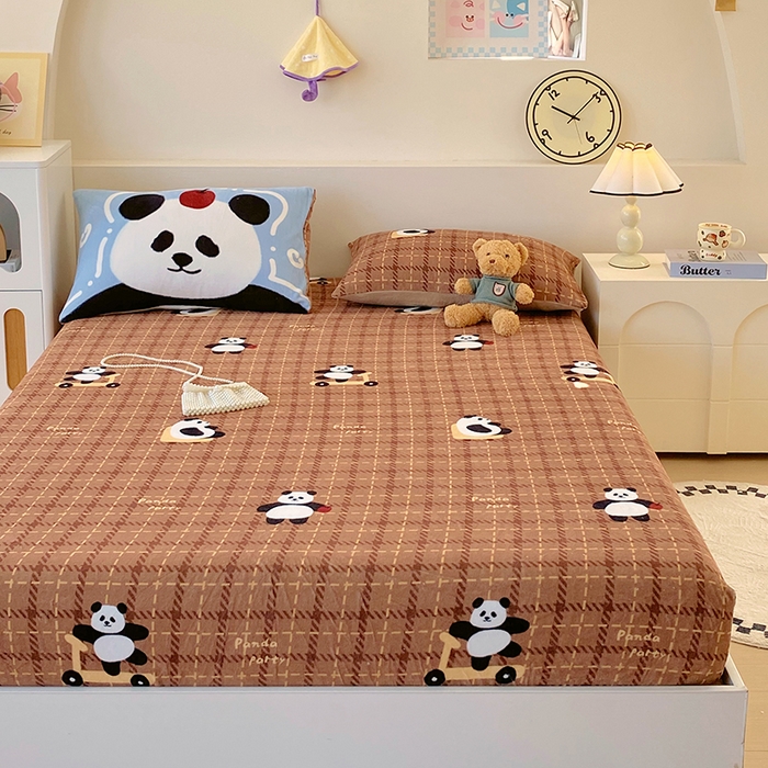 91家纺网 家纺一手货源 找家纺 葡萄家 2025年新款牛奶绒印花单床笠萌系卡通床笠款 滑板熊猫