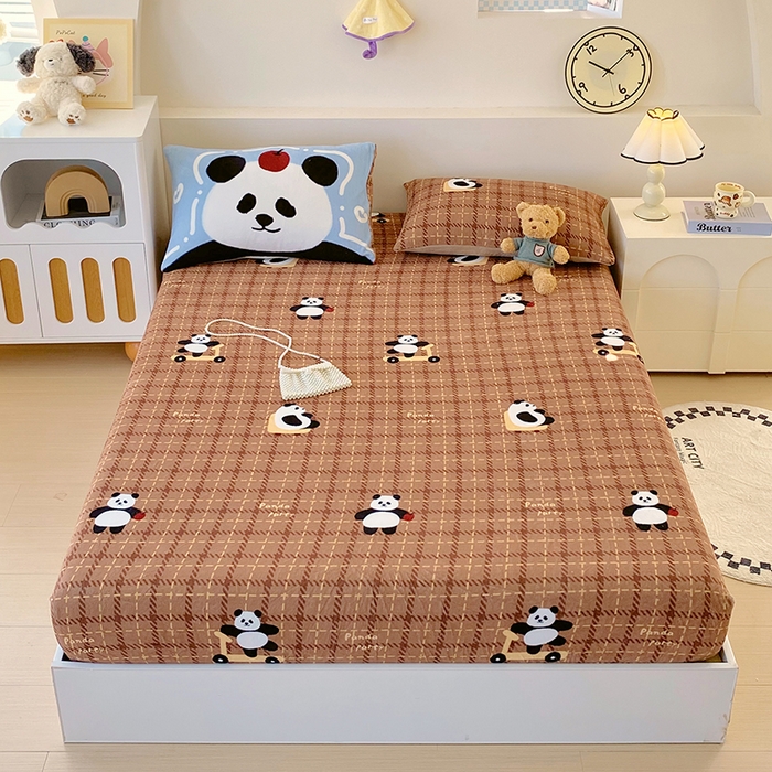 91家纺网 家纺一手货源 找家纺 葡萄家 2025年新款牛奶绒印花单床笠萌系卡通床笠款 滑板熊猫