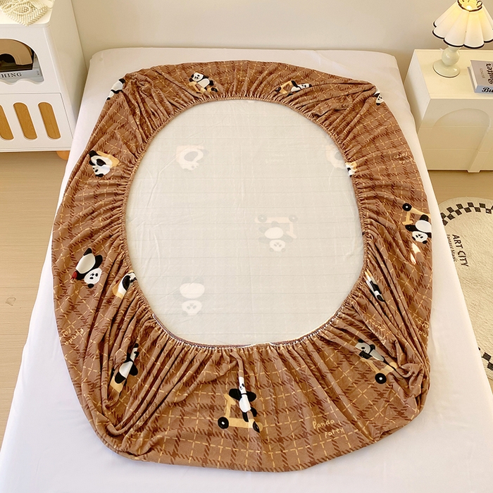 91家纺网 家纺一手货源 找家纺 葡萄家 2025年新款牛奶绒印花单床笠萌系卡通床笠款 滑板熊猫