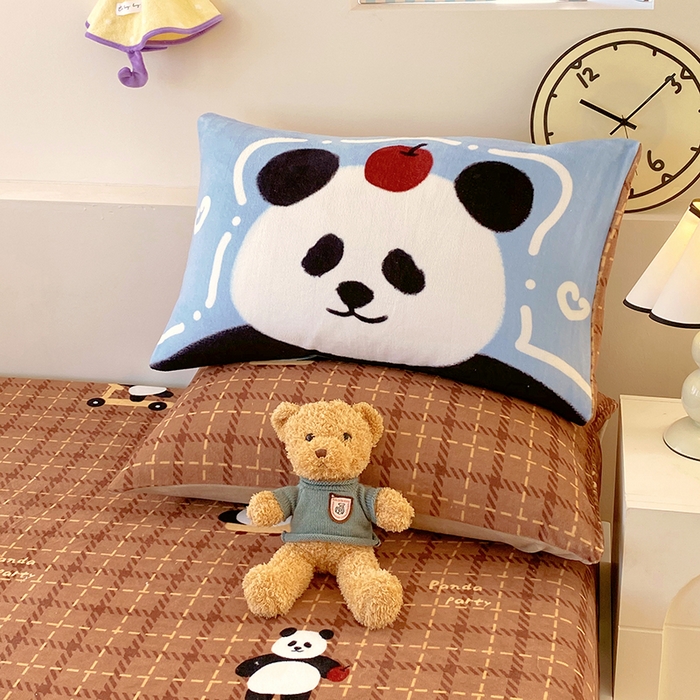 91家纺网 家纺一手货源 找家纺 葡萄家 2025年新款牛奶绒印花单床笠萌系卡通床笠款 滑板熊猫