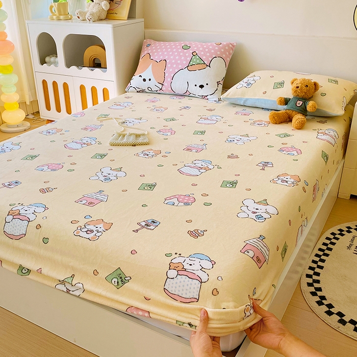 91家纺网 家纺一手货源 找家纺 葡萄家 2025年新款牛奶绒印花单床笠萌系卡通床笠款 卡通乐园