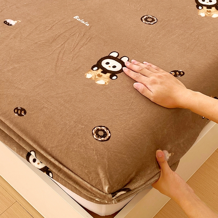 91家纺网 家纺一手货源 找家纺 葡萄家 2025年新款牛奶绒印花单床笠萌系卡通床笠款 拉蒙