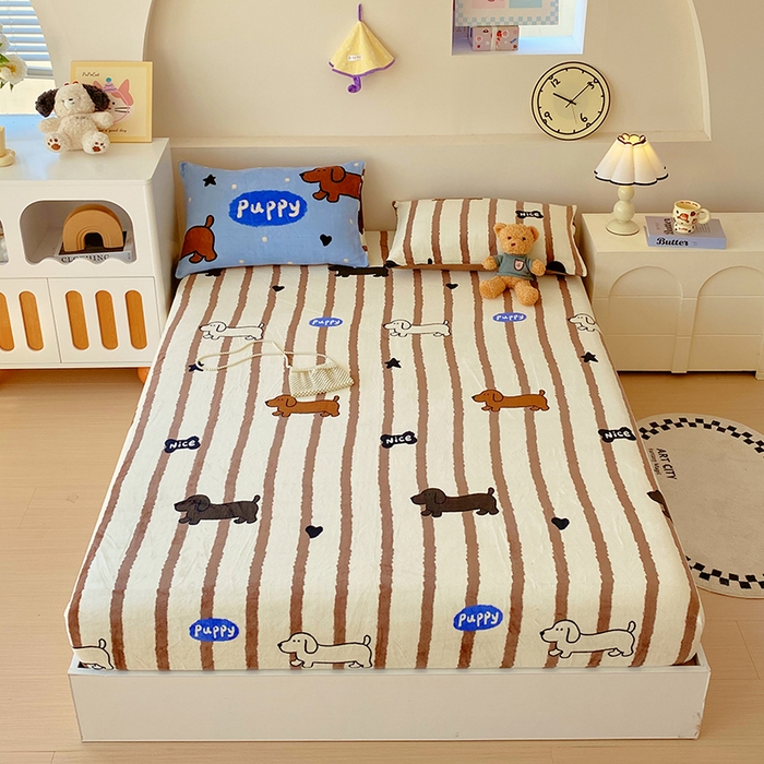 91家纺网 家纺一手货源 找家纺 葡萄家 2025年新款牛奶绒印花单床笠萌系卡通床笠款 腊肠狗