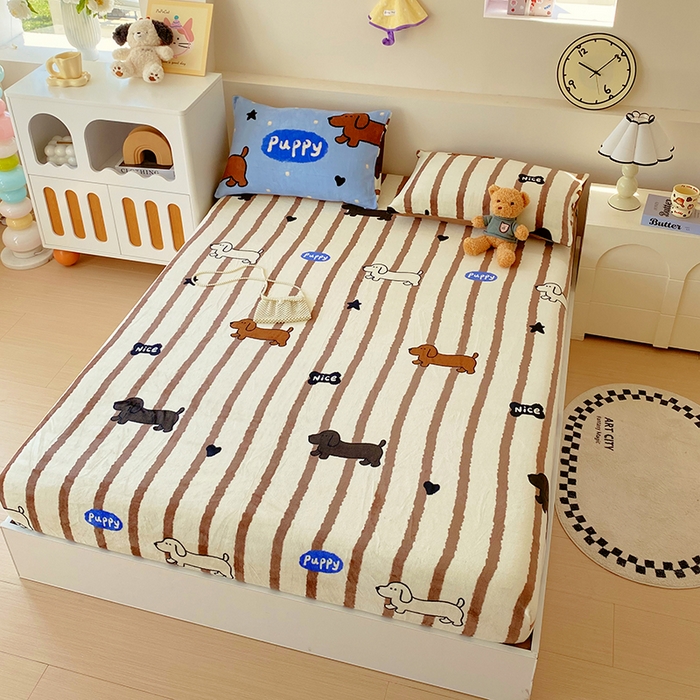 91家纺网 家纺一手货源 找家纺 葡萄家 2025年新款牛奶绒印花单床笠萌系卡通床笠款 腊肠狗