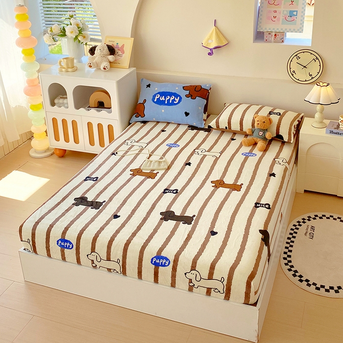 91家纺网 家纺一手货源 找家纺 葡萄家 2025年新款牛奶绒印花单床笠萌系卡通床笠款 腊肠狗