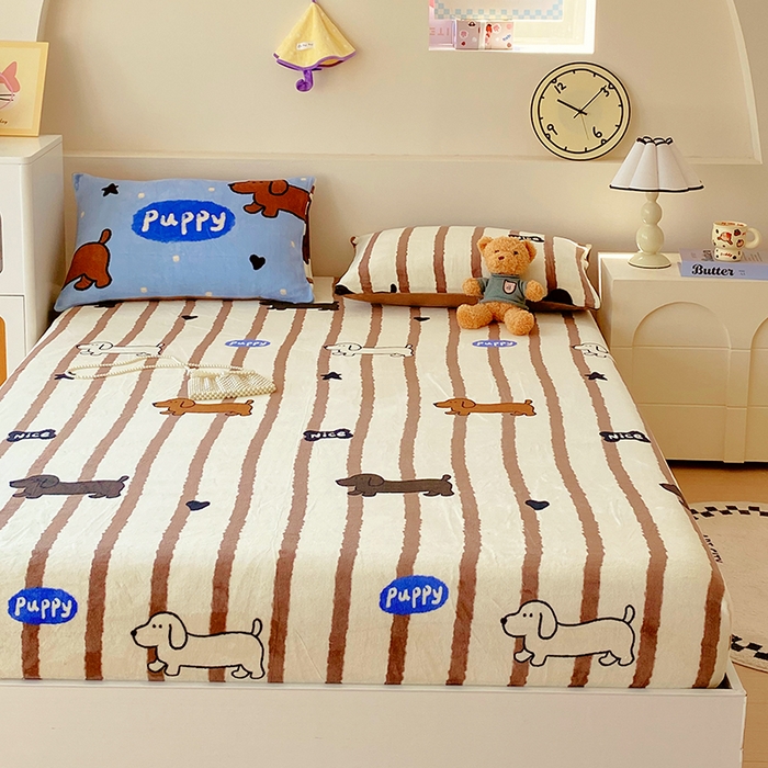 91家纺网 家纺一手货源 找家纺 葡萄家 2025年新款牛奶绒印花单床笠萌系卡通床笠款 腊肠狗