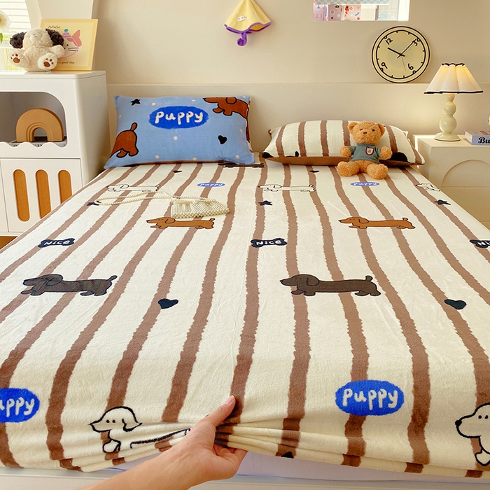 91家纺网 家纺一手货源 找家纺 葡萄家 2025年新款牛奶绒印花单床笠萌系卡通床笠款 腊肠狗