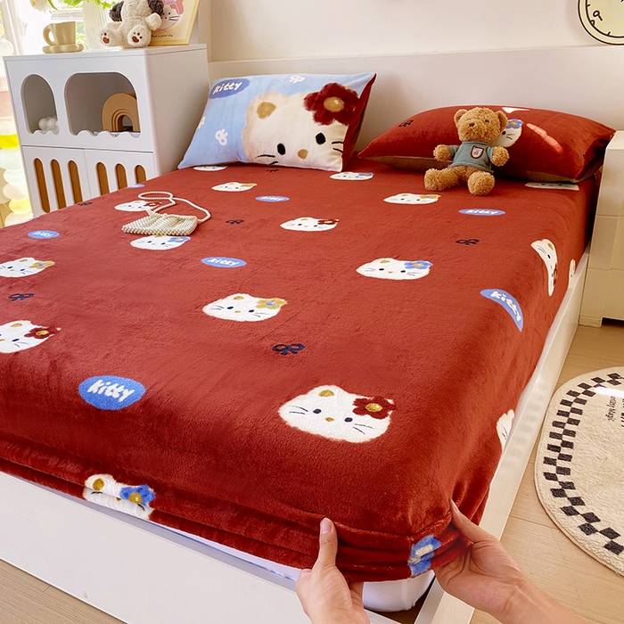 91家纺网 家纺一手货源 找家纺 葡萄家 2025年新款牛奶绒印花单床笠萌系卡通床笠款 猫千金红