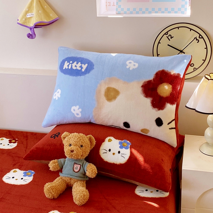 91家纺网 家纺一手货源 找家纺 葡萄家 2025年新款牛奶绒印花单床笠萌系卡通床笠款 猫千金红