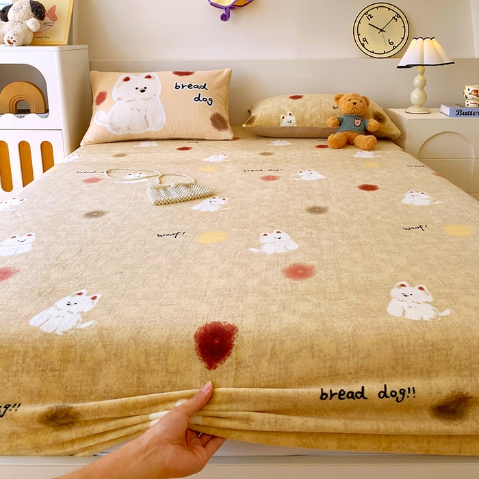 91家纺网 家纺一手货源 找家纺 葡萄家 2025年新款牛奶绒印花单床笠萌系卡通床笠款 泡芙狗