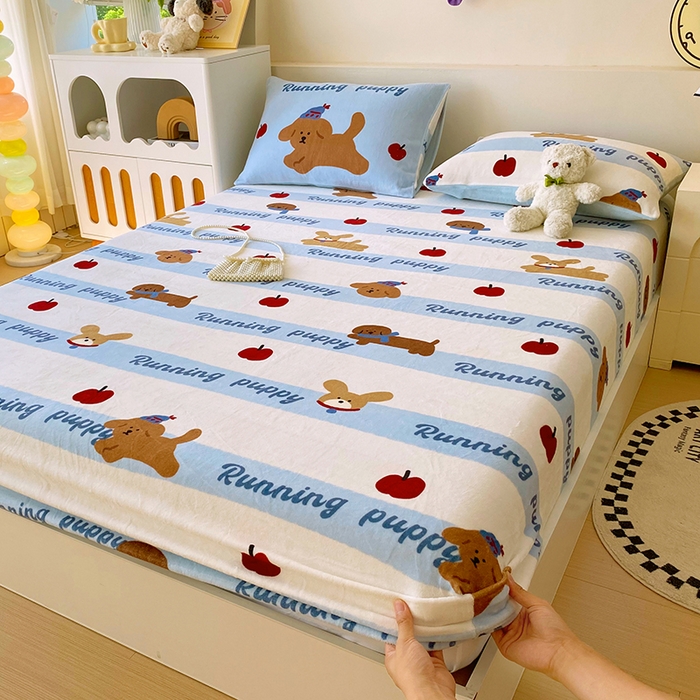 91家纺网 家纺一手货源 找家纺 葡萄家 2025年新款牛奶绒印花单床笠萌系卡通床笠款 俏皮狗