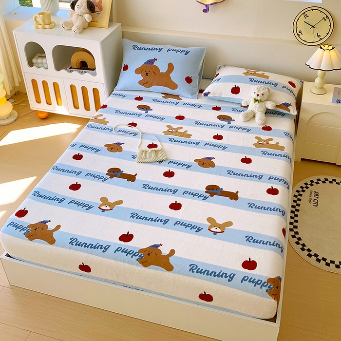 91家纺网 家纺一手货源 找家纺 葡萄家 2025年新款牛奶绒印花单床笠萌系卡通床笠款 俏皮狗