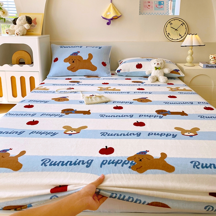 91家纺网 家纺一手货源 找家纺 葡萄家 2025年新款牛奶绒印花单床笠萌系卡通床笠款 俏皮狗