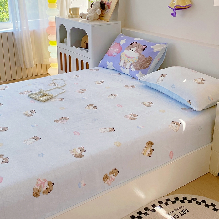 91家纺网 家纺一手货源 找家纺 葡萄家 2025年新款牛奶绒印花单床笠萌系卡通床笠款 软萌猫蓝