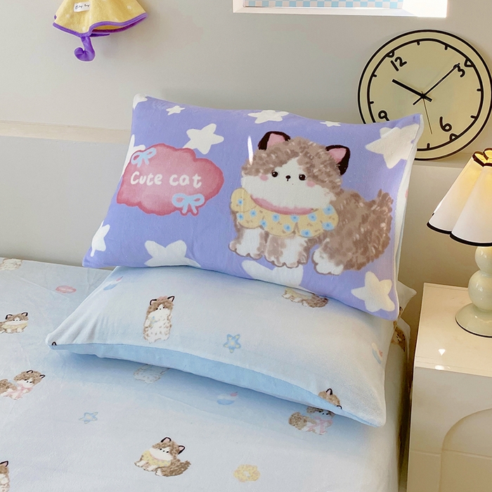 91家纺网 家纺一手货源 找家纺 葡萄家 2025年新款牛奶绒印花单床笠萌系卡通床笠款 软萌猫蓝