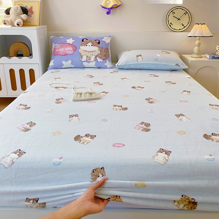 91家纺网 家纺一手货源 找家纺 葡萄家 2025年新款牛奶绒印花单床笠萌系卡通床笠款 软萌猫蓝