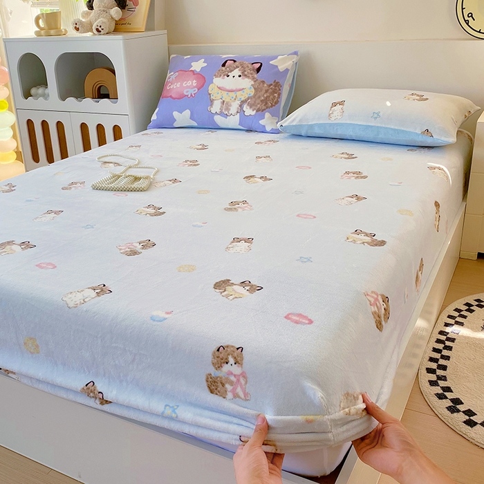 91家纺网 家纺一手货源 找家纺 葡萄家 2025年新款牛奶绒印花单床笠萌系卡通床笠款 软萌猫蓝