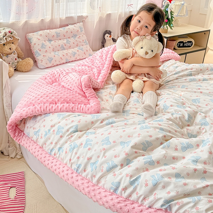 91家纺网 家纺一手货源 找家纺 十九色 2025秋冬新款全棉豆豆被春秋被被子被芯 蝴蝶结