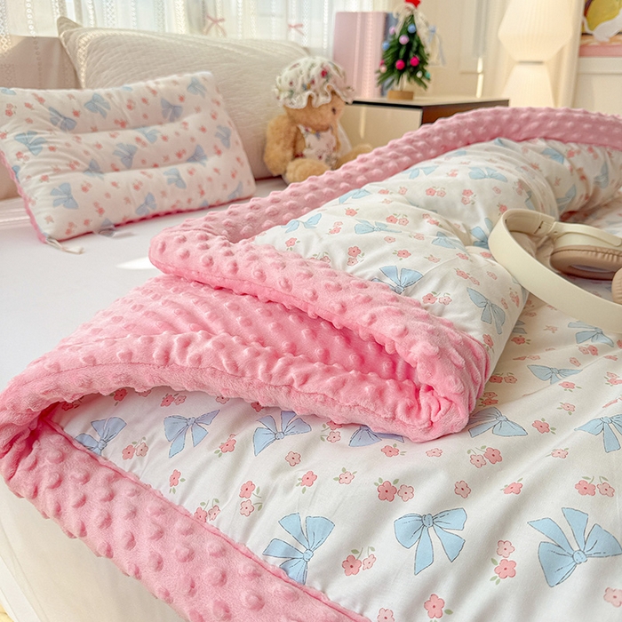 91家纺网 家纺一手货源 找家纺 十九色 2025秋冬新款全棉豆豆被春秋被被子被芯 蝴蝶结