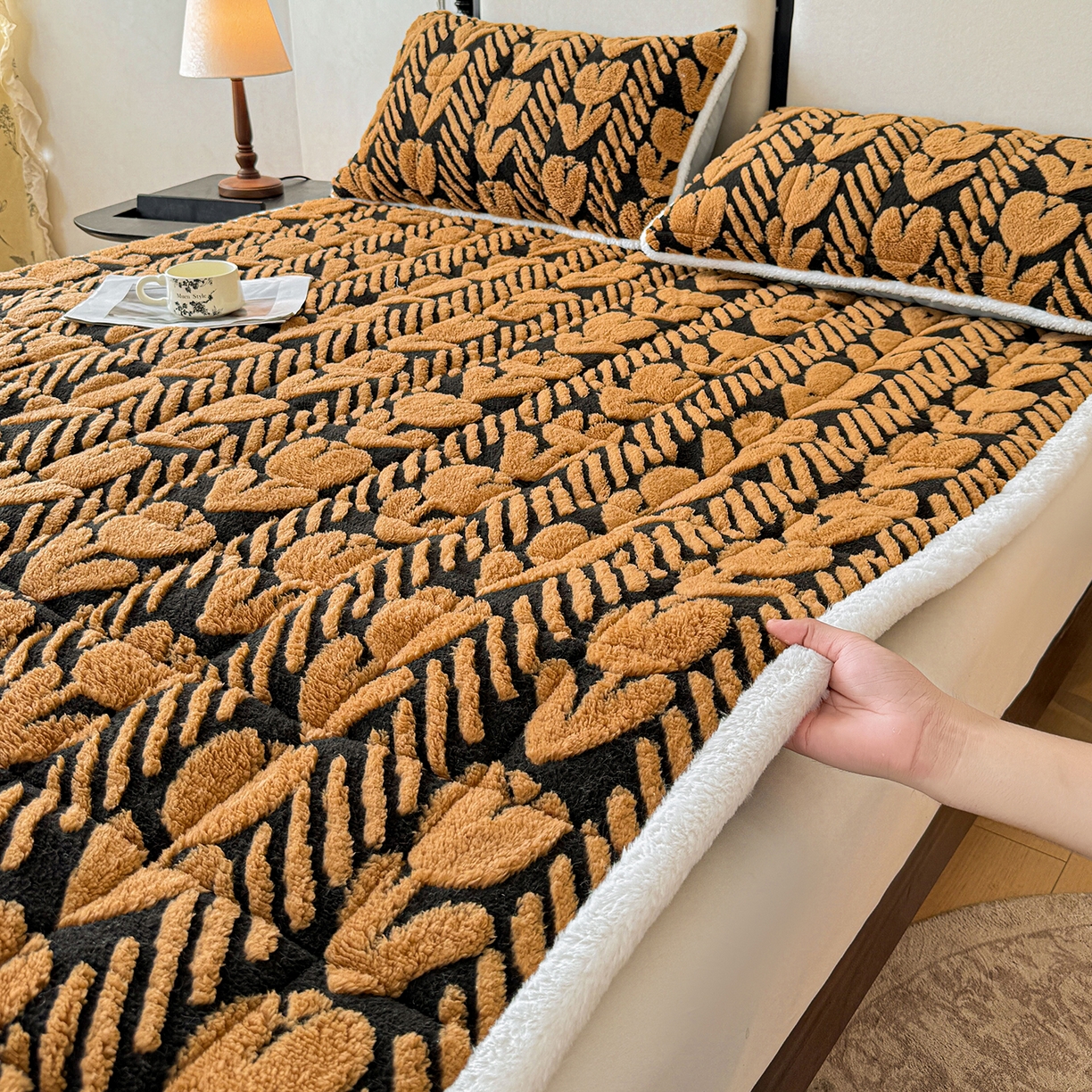 LIFE.丽芙 2025秋冬新款色纱提花舒棉绒加厚夹棉床垫床护垫单件简约床褥床垫子三件套 郁金香-黄棕