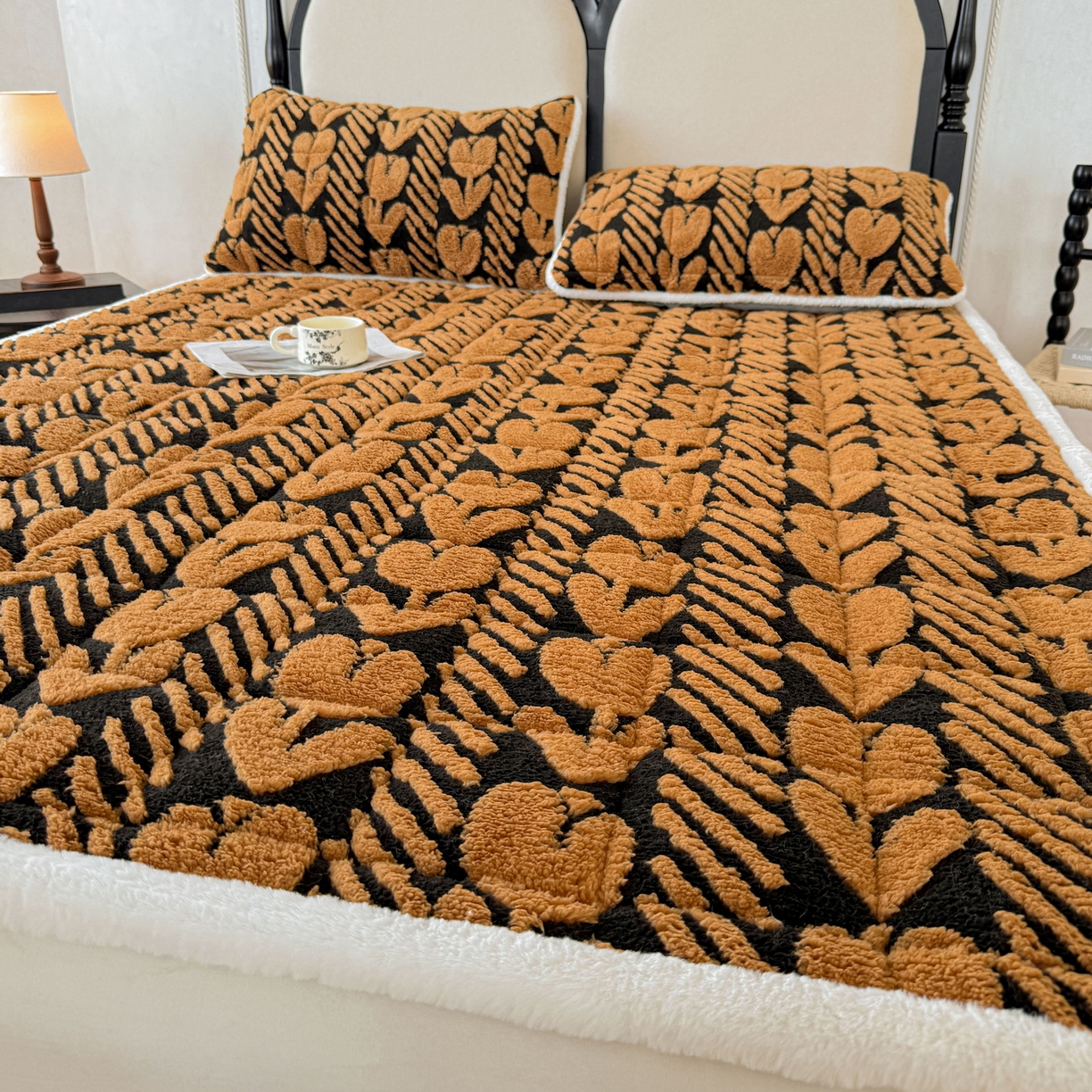 91家纺网 家纺一手货源 找家纺 LIFE.丽芙 2025秋冬新款色纱提花舒棉绒加厚夹棉床垫床护垫单件简约床褥床垫子三件套 郁金香-黄棕