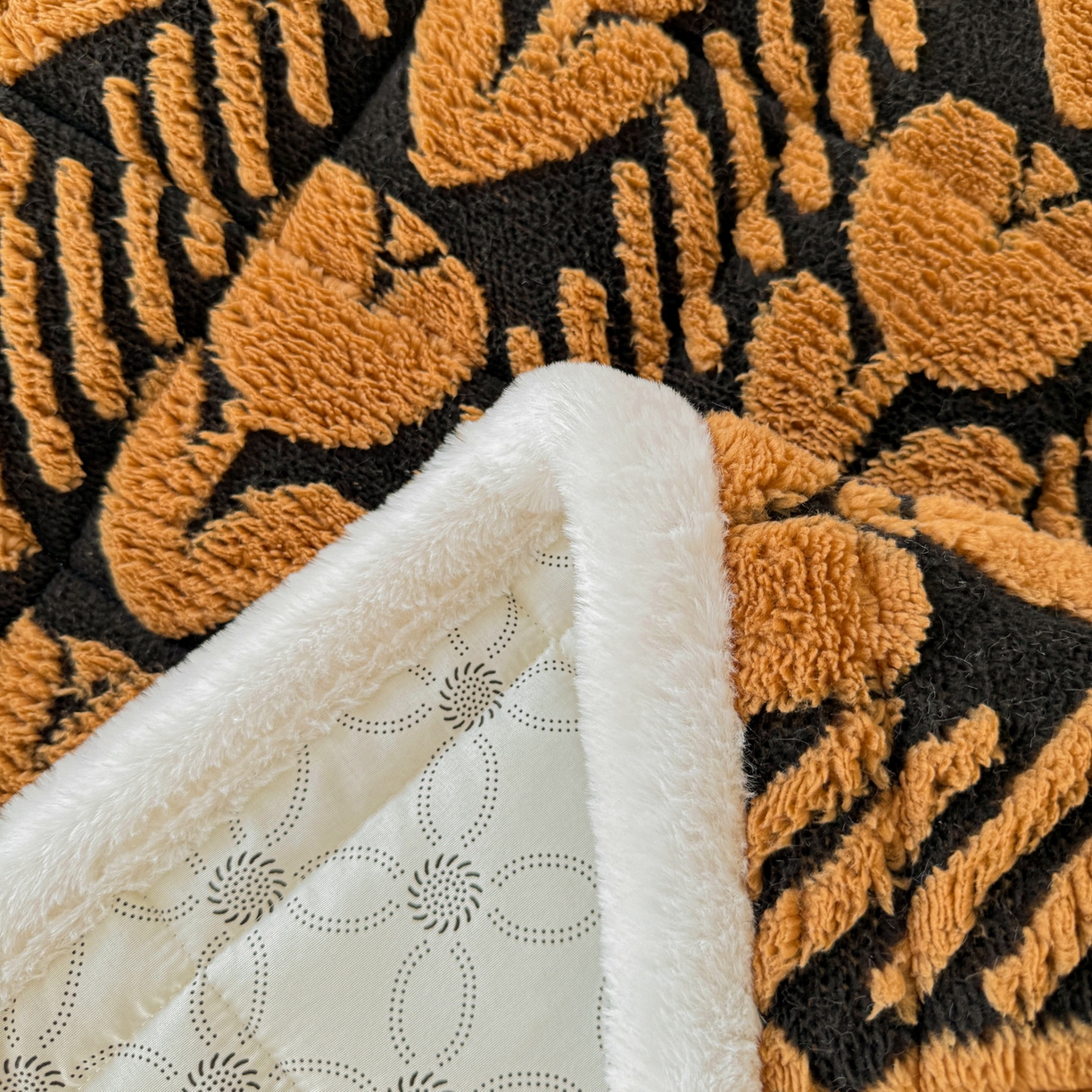 91家纺网 家纺一手货源 找家纺 LIFE.丽芙 2025秋冬新款色纱提花舒棉绒加厚夹棉床垫床护垫单件简约床褥床垫子三件套 郁金香-黄棕