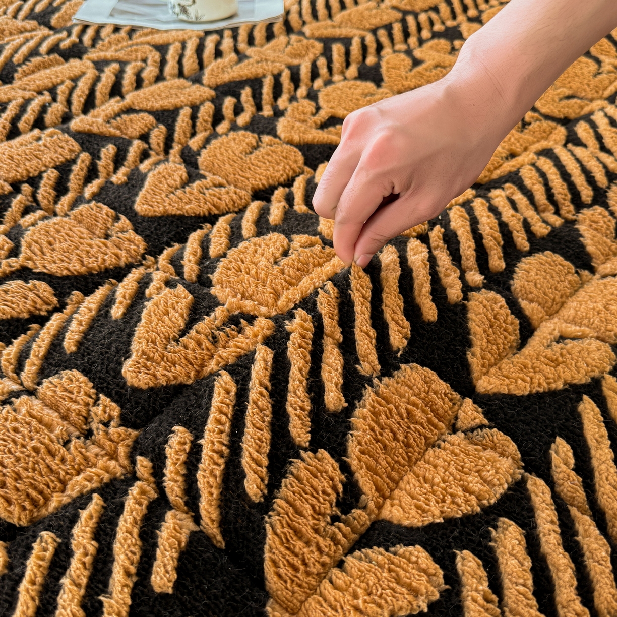 91家纺网 家纺一手货源 找家纺 LIFE.丽芙 2025秋冬新款色纱提花舒棉绒加厚夹棉床垫床护垫单件简约床褥床垫子三件套 郁金香-黄棕