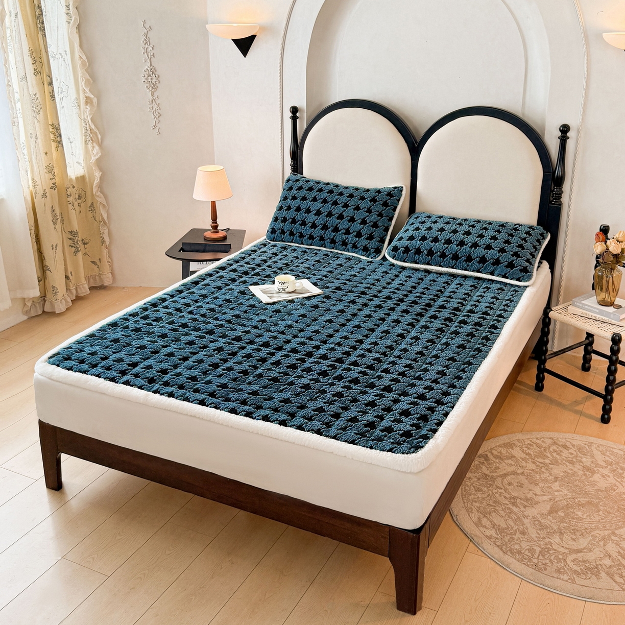 91家纺网 家纺一手货源 找家纺 LIFE.丽芙 2025秋冬新款色纱提花舒棉绒加厚夹棉床垫床护垫单件简约床褥床垫子三件套 千鸟格-蓝灰