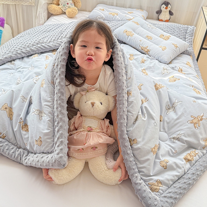 91家纺网 家纺一手货源 找家纺 十九色 2025秋冬新款全棉豆豆被春秋被被子被芯 小布偶