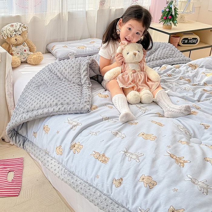 91家纺网 家纺一手货源 找家纺 十九色 2025秋冬新款全棉豆豆被春秋被被子被芯 小布偶