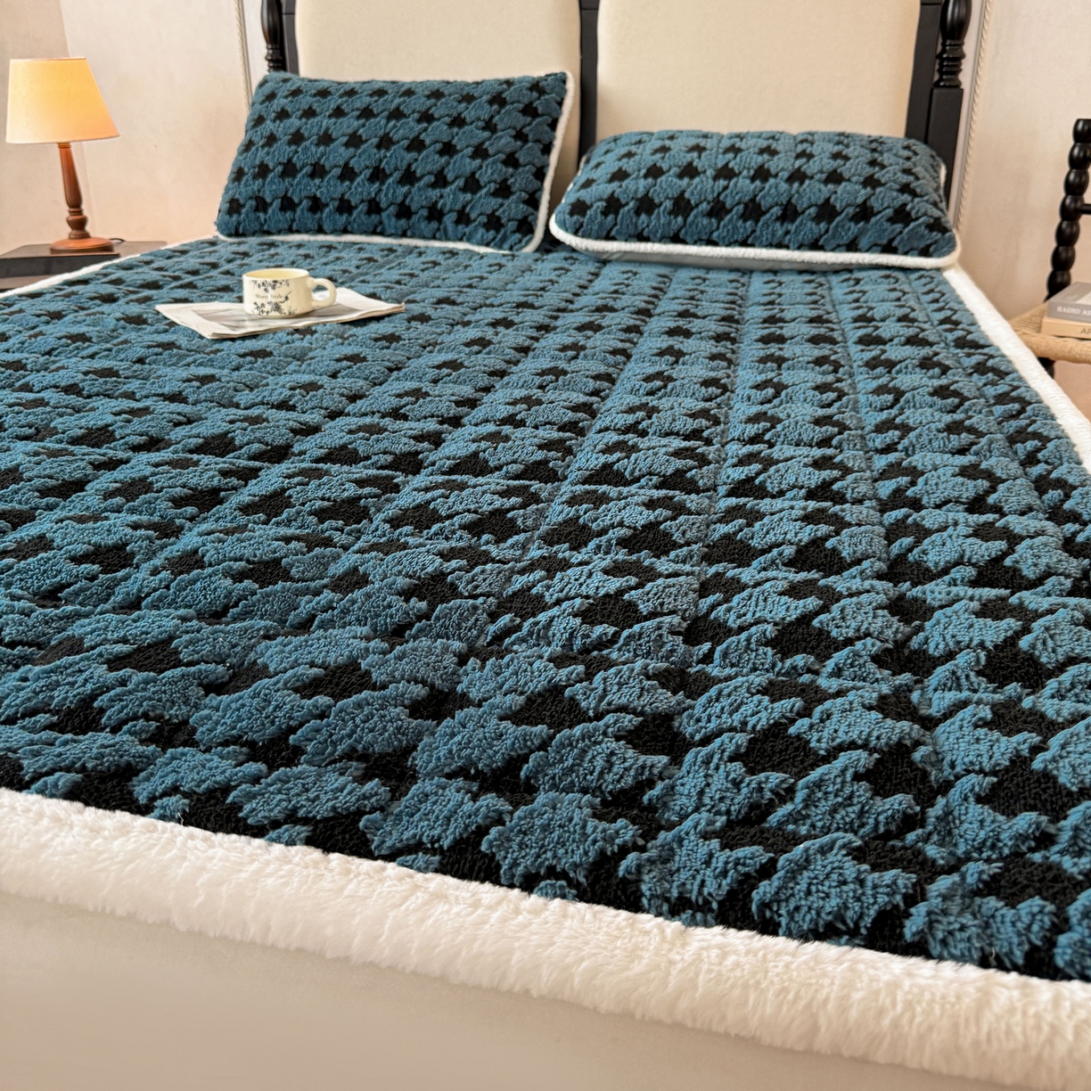 91家纺网 家纺一手货源 找家纺 LIFE.丽芙 2025秋冬新款色纱提花舒棉绒加厚夹棉床垫床护垫单件简约床褥床垫子三件套 千鸟格-蓝灰