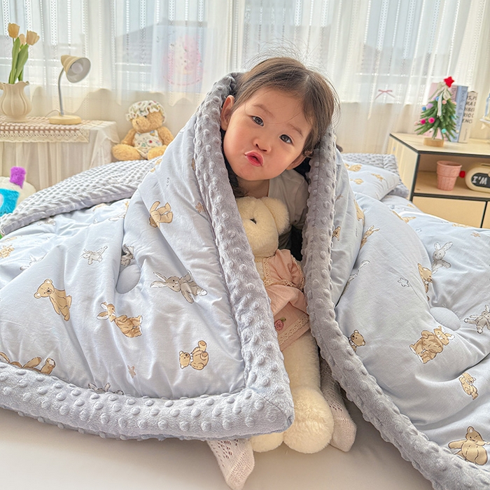 91家纺网 家纺一手货源 找家纺 十九色 2025秋冬新款全棉豆豆被春秋被被子被芯 小布偶