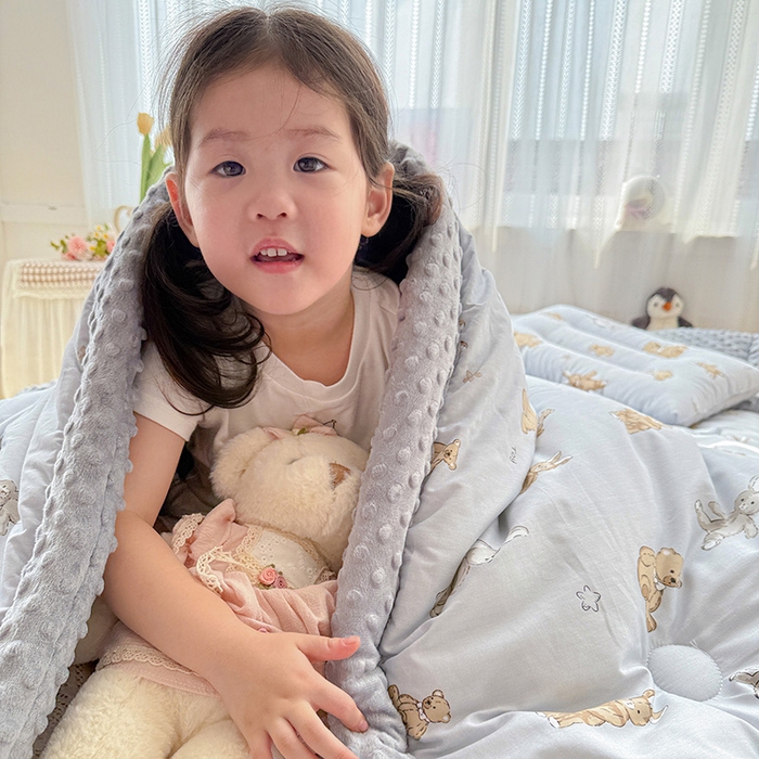 91家纺网 家纺一手货源 找家纺 十九色 2025秋冬新款全棉豆豆被春秋被被子被芯 小布偶