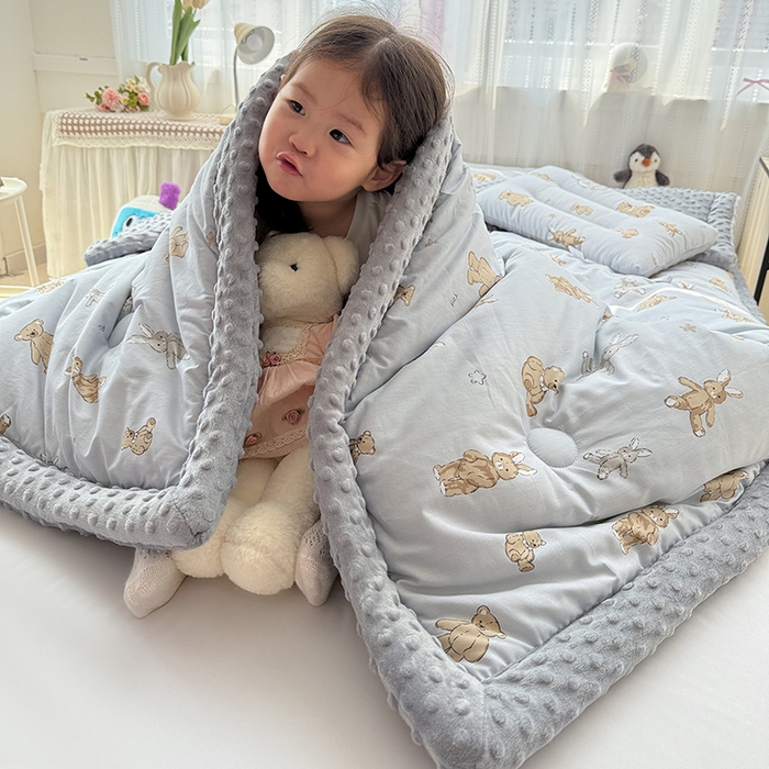 91家纺网 家纺一手货源 找家纺 十九色 2025秋冬新款全棉豆豆被春秋被被子被芯 小布偶