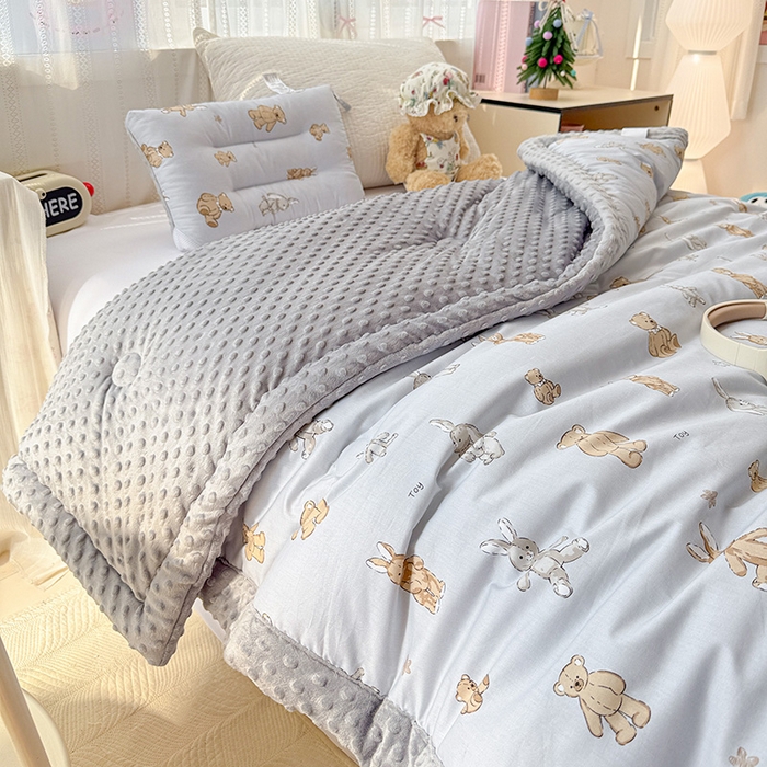 91家纺网 家纺一手货源 找家纺 十九色 2025秋冬新款全棉豆豆被春秋被被子被芯 小布偶