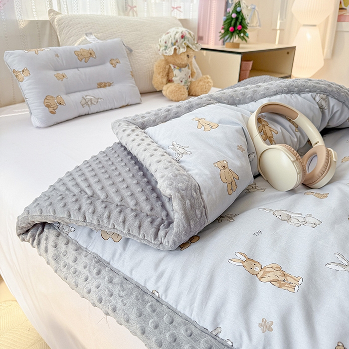 91家纺网 家纺一手货源 找家纺 十九色 2025秋冬新款全棉豆豆被春秋被被子被芯 小布偶