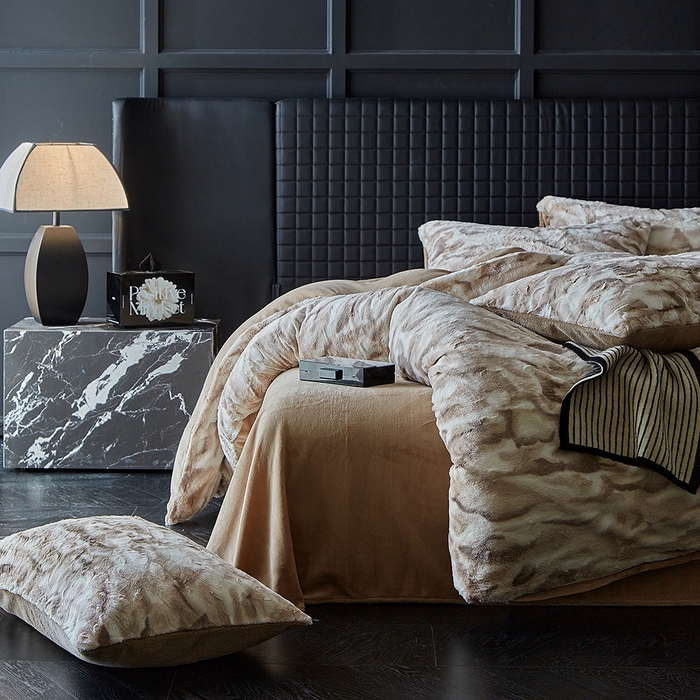 91家纺网 家纺一手货源 找家纺 缘生活 2025新款消光印花绒四件套年轻时尚 消光印花绒-卡其