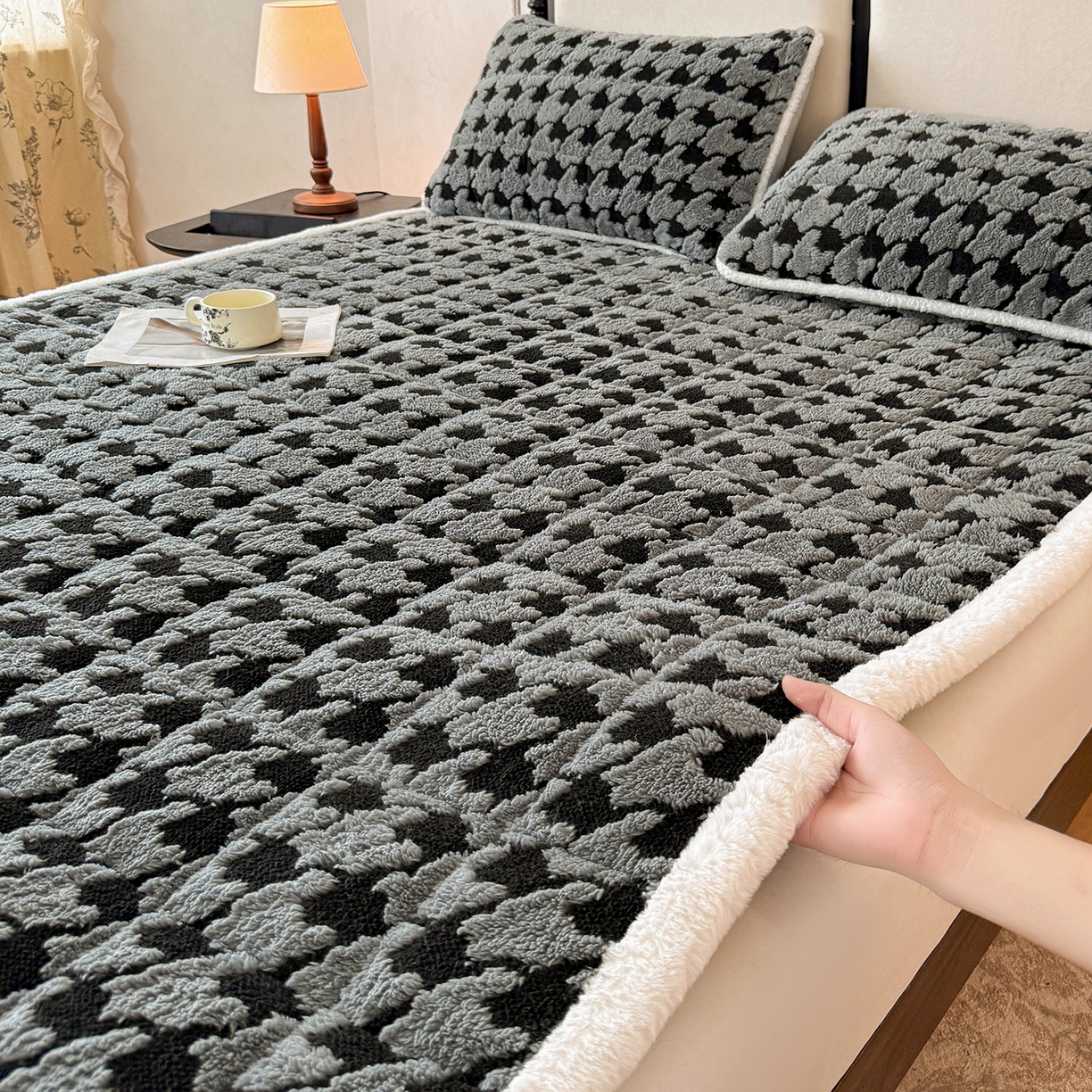 LIFE.丽芙 2025秋冬新款色纱提花舒棉绒加厚夹棉床垫床护垫单件简约床褥床垫子三件套 千鸟格-灰色