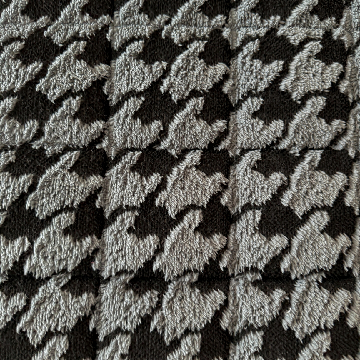 91家纺网 家纺一手货源 找家纺 LIFE.丽芙 2025秋冬新款色纱提花舒棉绒加厚夹棉床垫床护垫单件简约床褥床垫子三件套 千鸟格-灰色